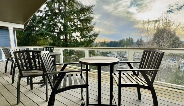 Luxury Tumwater Spacious Home | Large Deck & Views