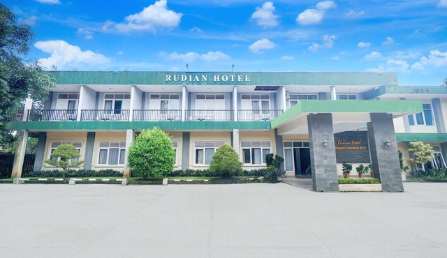 Luxury Twin Comfort Stay W/Free Parking and Pool