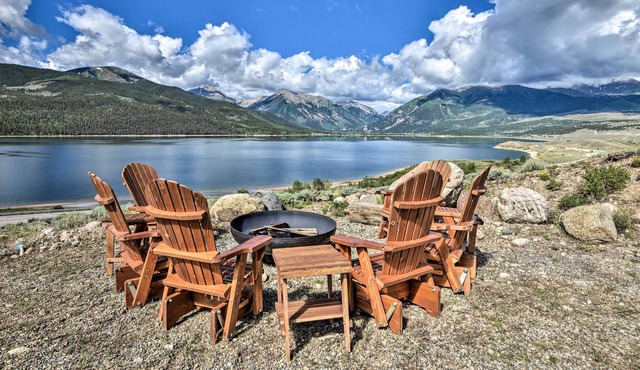 Luxury Twin Lakes Cabin w/ Breathtaking Views