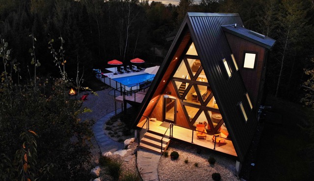 Luxury Twin Peaks East Cabin – Secluded Pool, Hot Tub & Forest Escape