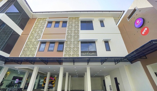 Luxury Twin Stay with Free WiFi and Parking