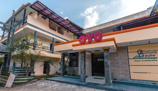 Luxury Twin Stay with Free WiFi and Parking