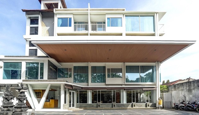 Luxury Twin Stay with Free WiFi and Parking