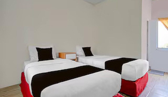 Luxury Twin Stay with Free WiFi and Parking