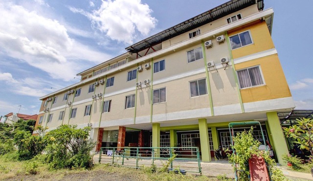Luxury Twin Stay with Free WiFi and Parking