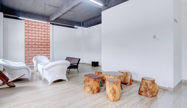 Luxury Twin Stay with Free WiFi and Parking