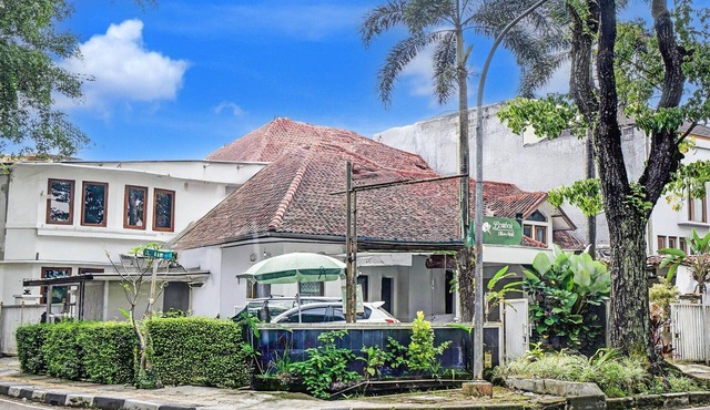 Luxury Twin Stay with Free WiFi and Parking