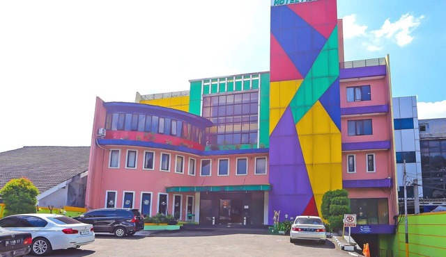Luxury Twin Stay with Free WiFi and Parking