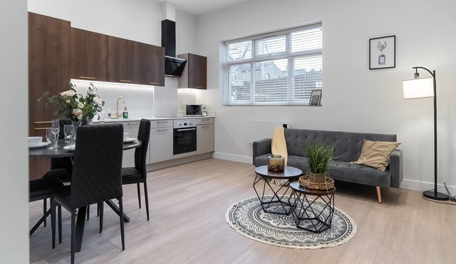 Luxury Two Bed Apartment in Southend-on-Sea 2