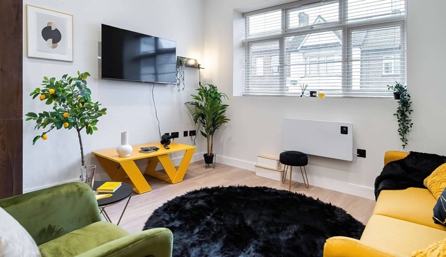 Luxury Two Bed Apartment in Southend-on-Sea 4