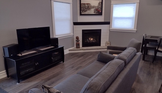 Luxury Two Bedroom Apartment- Walk to GO Station and downtown Georgetown