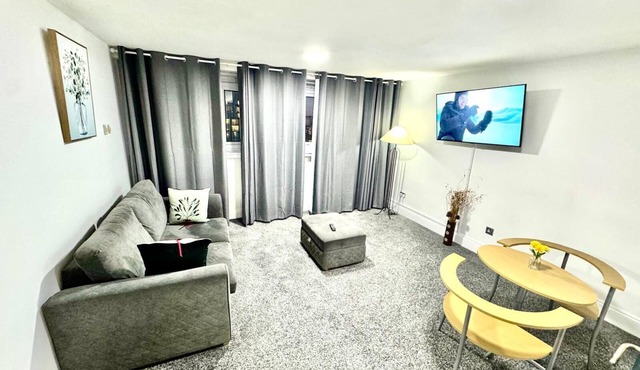 Luxury two bedroom skyline views apartment/Flat