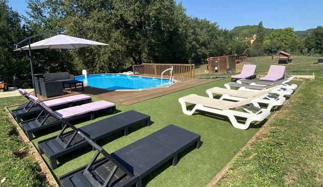 Luxury two-bedroom gite w/pool. Peaceful retreat, surrounded by nature.