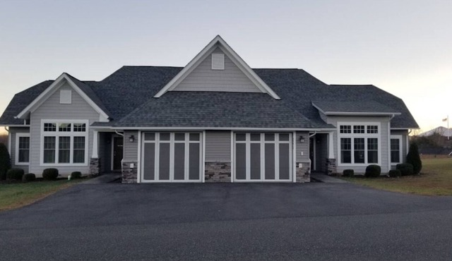 Luxury Two Bedroom and Two Bathroom Home with Jacuzzi
