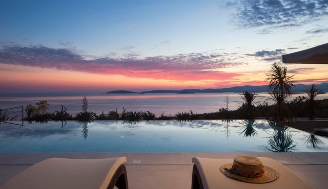 Luxury & Unique Villa Bevel House with sea view, panoramic view, family, quiet area, stylish, bbg