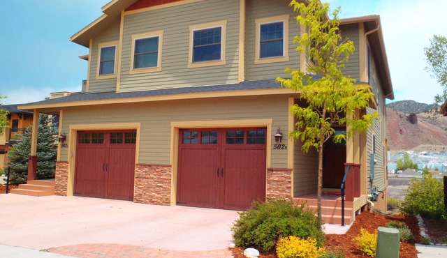 Luxury Unit on the Arkansas River 4 Blocks to Downtown, Large Bed Suites