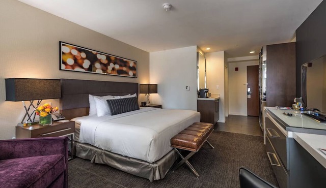 Luxury Unit with Rooftop Lounge & Spectacular City Views