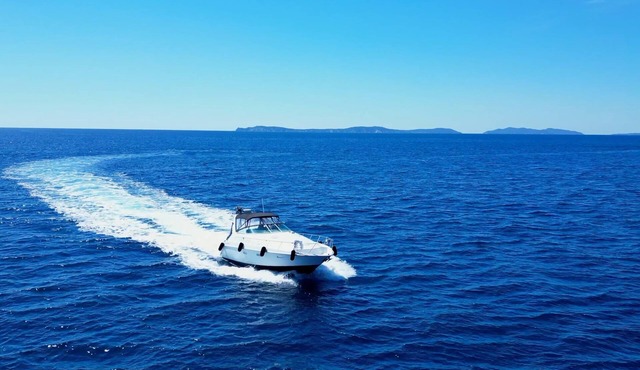 Luxury Unusual Overnight Stay on a Yacht at the Old Port of Fréjus