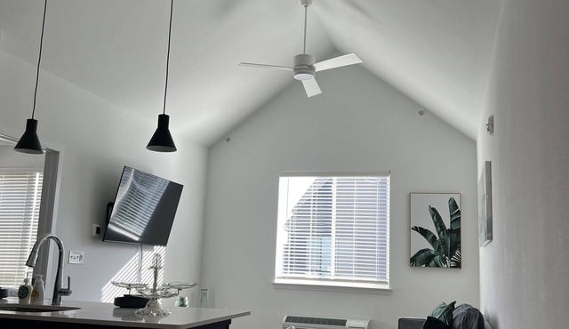 Luxury Updated Modern Stay
