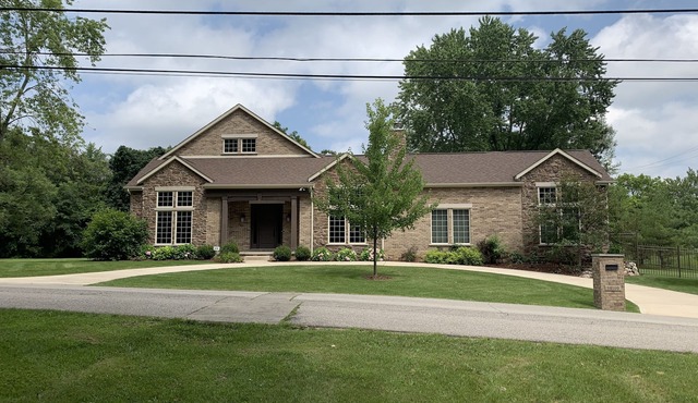 Luxury Upscale Home Adjacent To Notre Dame and Warren Golf