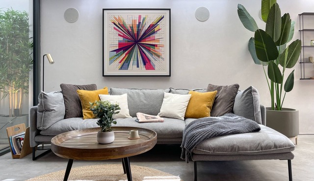 Luxury Urban Oasis: with Garden and Private Studio