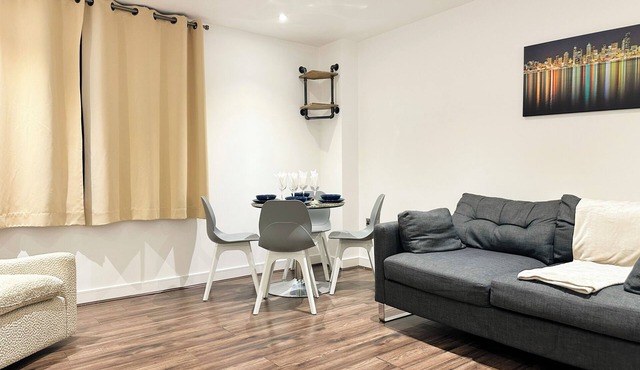 Luxury Urban Retreat in Basingstoke, by Edensn