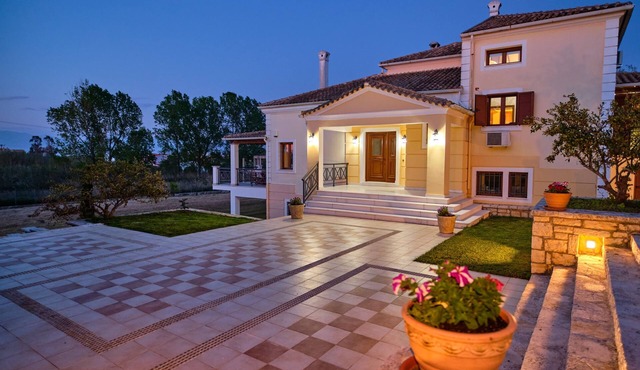 Luxury Utopia Beach Villa: Coastal Comfort in Corfu Village