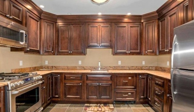 Luxury Vacation Home. 8ac 6,600sq.ft. 6Br/8Ba ~Sauna~ Gym