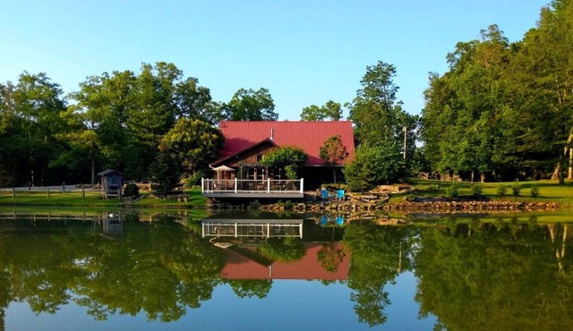Luxury Vacation and Hunting Cabin with Hot Tub, Game Room, and Pond