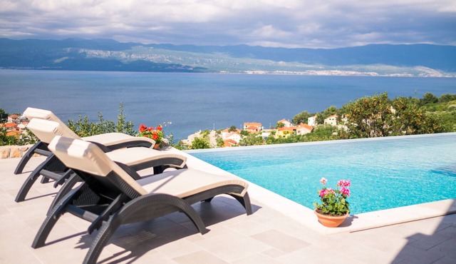 Luxury vacation apartment with private pool, sea view - TRAVELER Reiseburo Krk - ID 2112