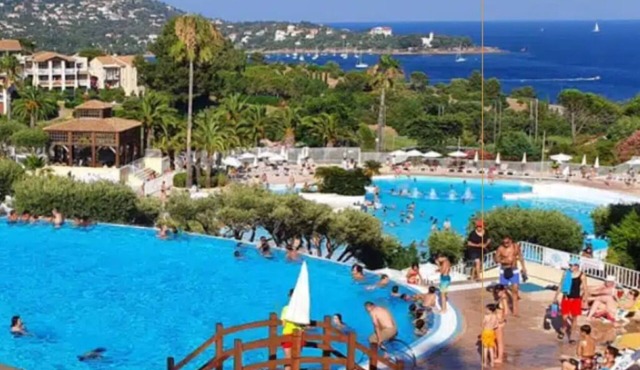 Luxury vacation between sea and mountains with large free water park!