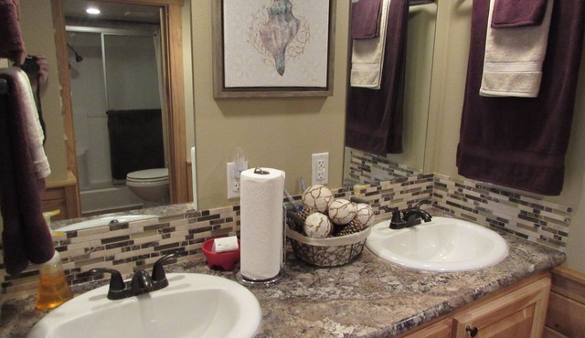 Luxury vacation cabin: fish from your private deck!