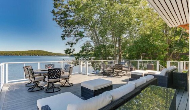Luxury Vacation Home -Lake Winnipesaukee with 50' Dock w outdoor firepit.