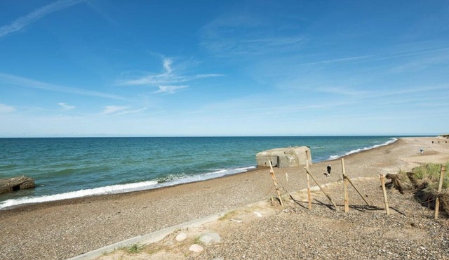 Luxury vacation house - direct access to the beach and swimming pool.