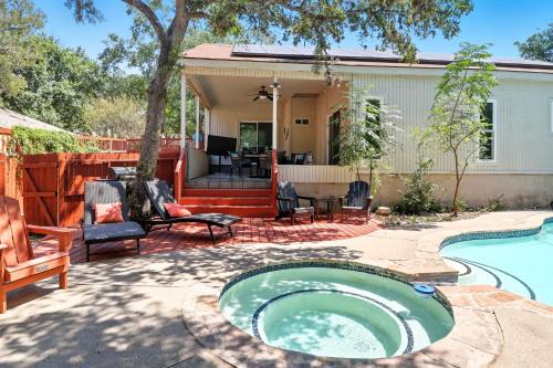 Luxury vacation house with Private Pool & Jaccuzi Close to SeaWorld Alamo and River Walk