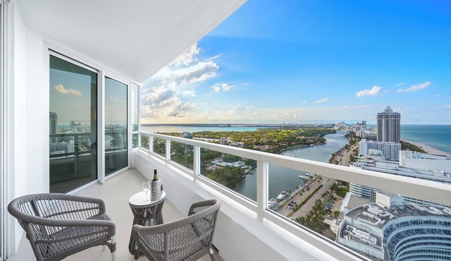 Luxury Vacation Rentals at Fontainebleau Miami Beach by LRMB