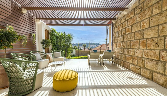 Luxury Vacation Spot with Large Terrace And Garden