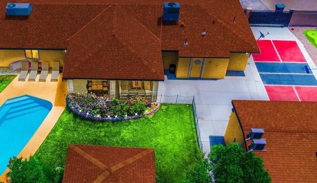 Luxury Vacation Villa 5,500 sqft 5 mins STRIP with FREE Heated pool