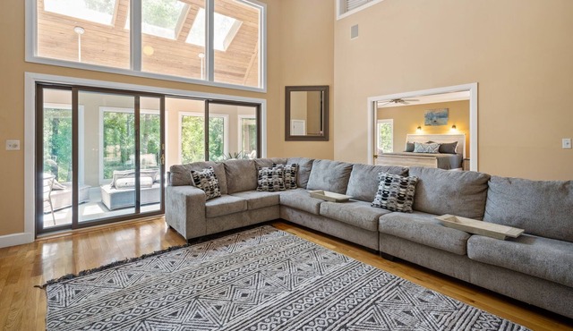 LUXURY Vacay! Secluded, Events Welcome, Waterpark + Golfing Nearby, Wifi, Slp 25
