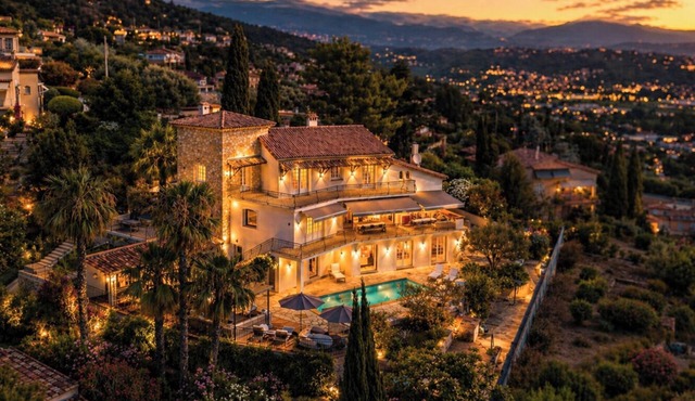 Luxury Villa on the Côte d'Azur with pool, jacuzzi, sauna & sea view | 18 Guests