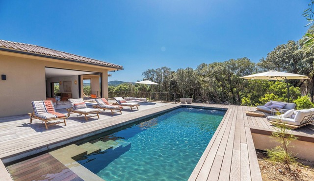Luxury villa 600m from the beach, in the heart of the maquis. Heated swimming pool