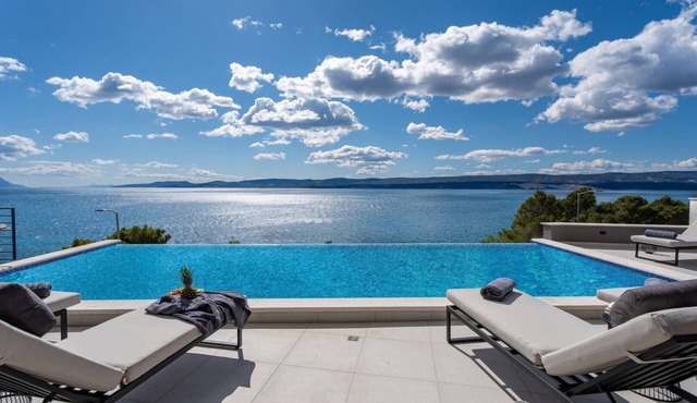 Luxury villa Euphorica Omis with pool, jacuzzi, sauna, gym