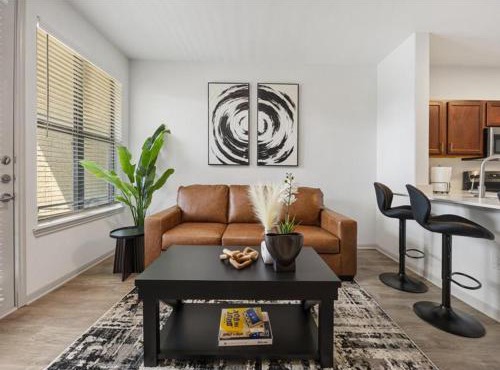 Luxury & Vibrant stay in Frisco with pool & gym