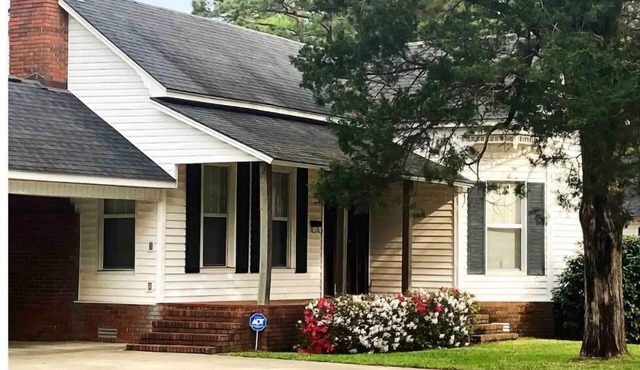 Luxury Victorian Home: King Master Suite EZ Access