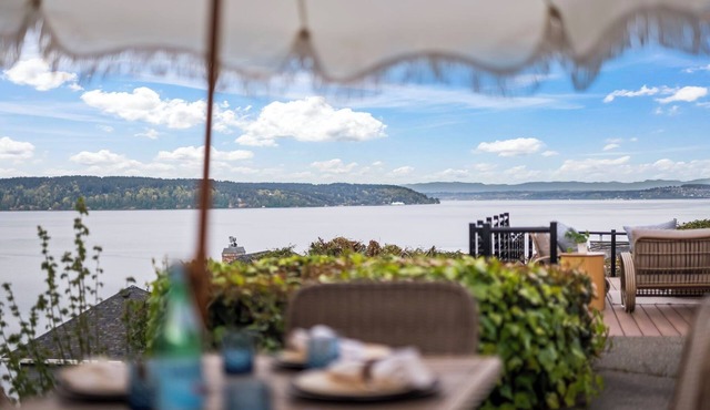 Luxury View Home, Walk to Downtown Gig Harbor