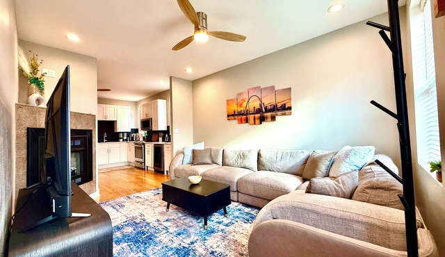 Luxury & Views That Sleeps 11 - In The Heart of all things St Louis