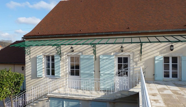 Luxury vigneron's home, secluded garden, a/c, in prestigious Puligny Montrachet