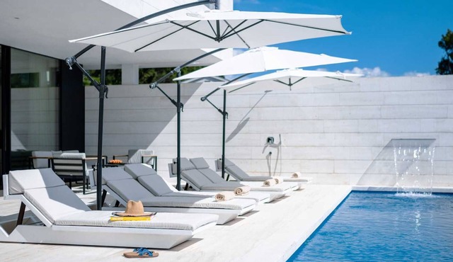 Luxury Villa Spectre with Pool