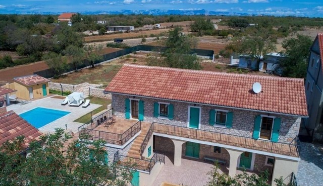 Luxury villa with a swimming pool Gornje Raštane, Biograd (K-17837)
