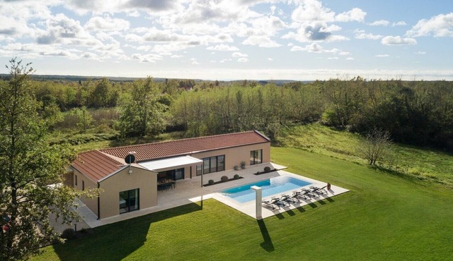 Luxury Villa Vesna with pool Istria, jacuzzi, quiet area, family, stylish